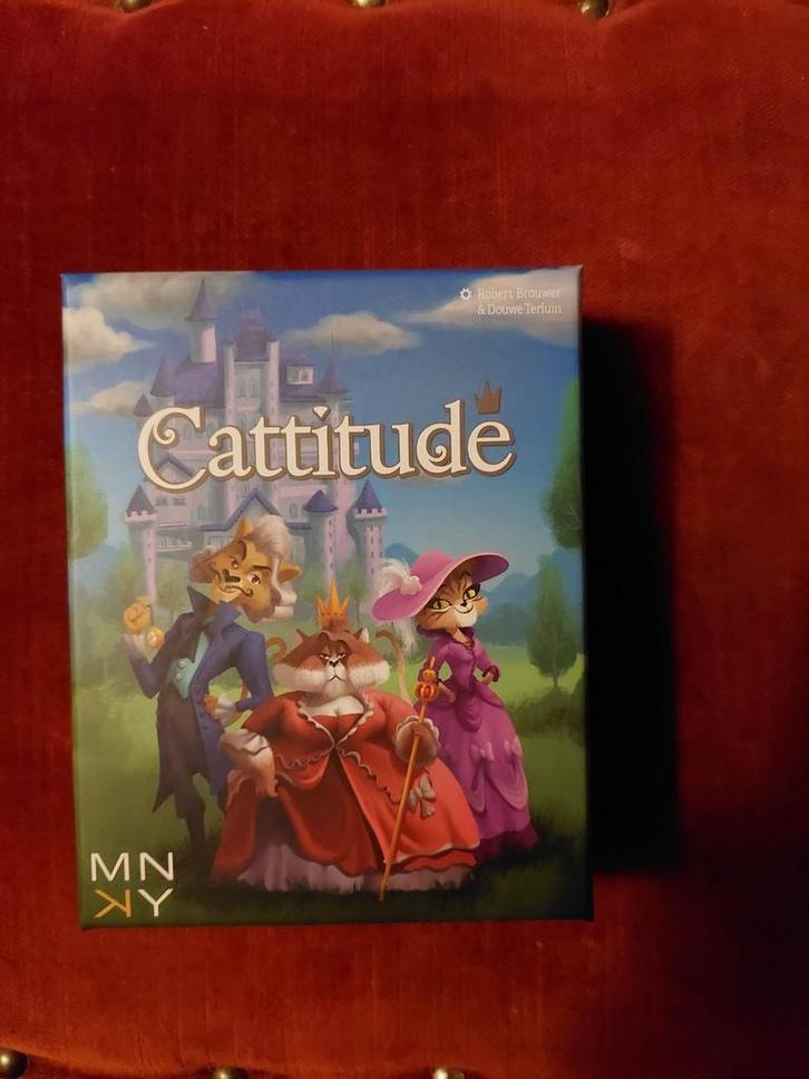 Cattitude Bordspel - MNKY Entertainment, Hobby en Vrije tijd, Gezelschapsspellen | Bordspellen, Zo goed als nieuw, Een of twee spelers