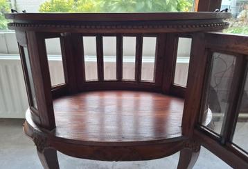 Vitrine / Theekastje beschikbaar voor biedingen