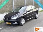 Peugeot 206 1.4 Gentry NAP/NWE APK/NETTE AUTO/LAGE KM STAND, Auto's, Peugeot, Voorwielaandrijving, 31 €/maand, 4 cilinders, Origineel Nederlands