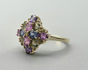 Vintage ring met edelstenen saffier. 2025/444. beschikbaar voor biedingen