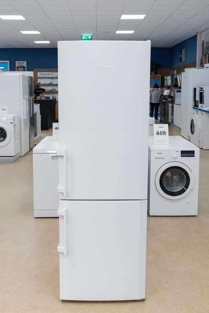 LIEBHERR Koelvriescombinatie 321Ltr. Vrijstaand, Witgoed en Apparatuur, Koelkasten en IJskasten, Zo goed als nieuw, Met aparte vriezer