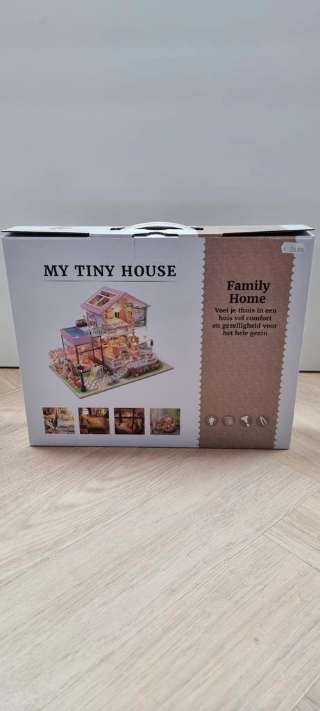 My Tiny House - Family Home Bouwpakket, Hobby en Vrije tijd, Knutselen, Nieuw, Ophalen of Verzenden