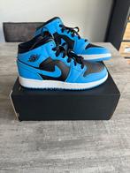 Te koop nieuw paar Nike air Jordan 1 mid in maat 38,5 (38.5), Nieuw, Nike, Blauw, Ophalen of Verzenden