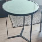 Zwart metalen bijzettafel met glasplaat, Huis en Inrichting, Tafels | Bijzettafels, 45 tot 60 cm, Minder dan 55 cm, Rond, Ophalen of Verzenden