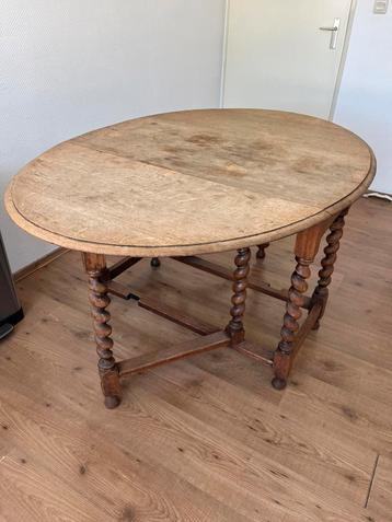Eettafel beschikbaar voor biedingen