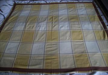 tafellaken 138 cm. 125 cm. beschikbaar voor biedingen