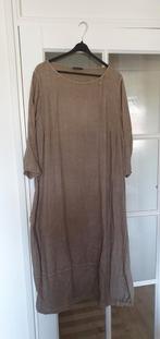 Oska jurk mt 3  of mt 4. Beige/zand kleur., Kleding | Dames, Jurken, Verzenden, Beige, Maat 42/44 (L), Zo goed als nieuw