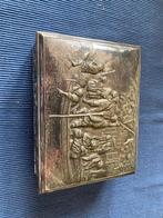 Geembosseerde metalen doos, Antiek en Kunst, Antiek | Goud en Zilver, Ophalen