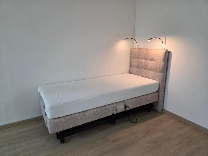 boxspring zorg bed - hoog-laag bed - Op sta hulp - thuiszorg, Huis en Inrichting, Slaapkamer | Boxsprings, Zo goed als nieuw, 90 cm