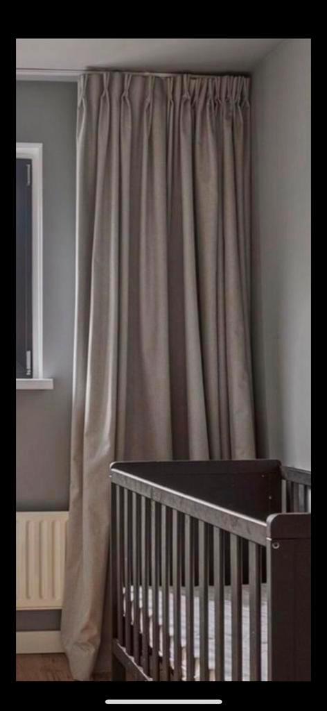 Verduistering hoog kwaliteit gordijnen, Huis en Inrichting, Stoffering | Gordijnen en Lamellen, Zo goed als nieuw, 200 cm of meer