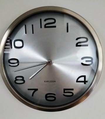 Karlsson Wandklok - Stijlvol Design! beschikbaar voor biedingen