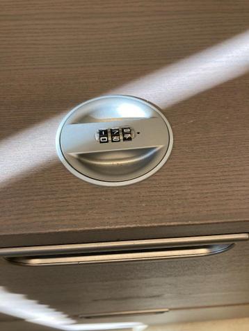 Ladenkast met slot. Galant. Ikea 80x45cm - afbeelding 5