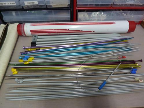 Partij 50 breinaalden in koker en leren etui, Hobby en Vrije tijd, Overige Hobby en Vrije tijd, Gebruikt, Verzenden