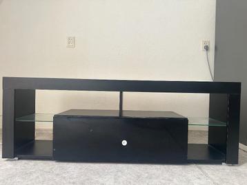 TV cabinet 140x35x50 cm beschikbaar voor biedingen