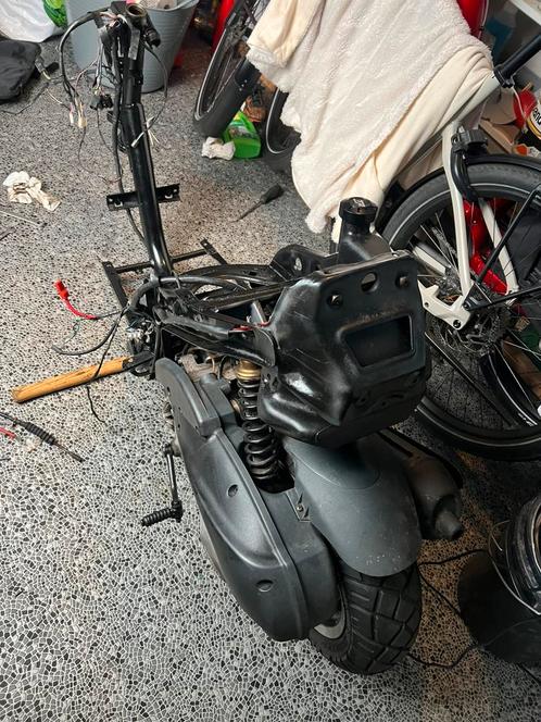 Skr lx blok, met kabelboom en subframe,, Fietsen en Brommers, Scooters | Piaggio, Zo goed als nieuw, Zip, Ophalen
