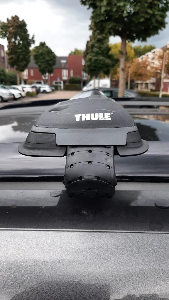 Te huur: Thule WingBar Edge (voor auto's met dakreling), Auto diversen, Dakdragers, Zo goed als nieuw, Ophalen