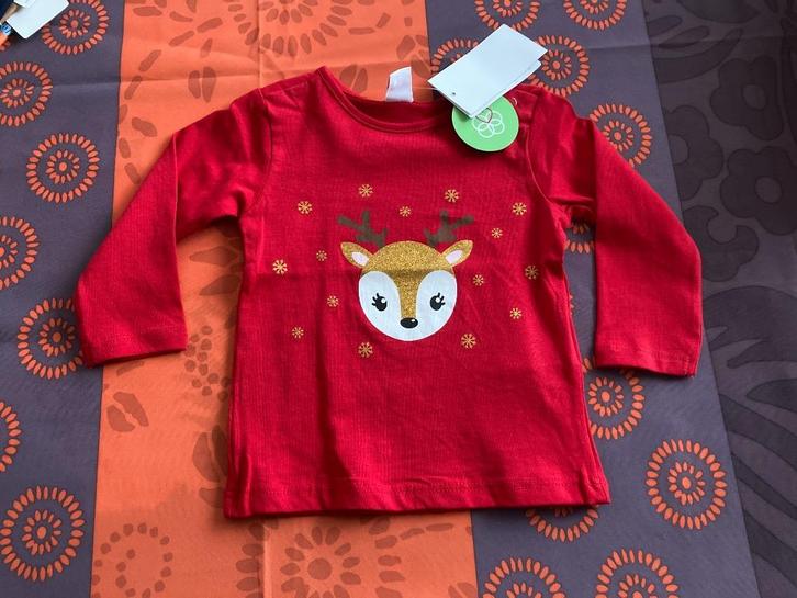 Nieuwe rode longsleeve ' hert ' - Maat 68, Kinderen en Baby's, Babykleding | Maat 68, Nieuw, Jongetje of Meisje, Shirtje of Longsleeve