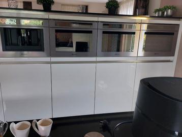 2 x greeploze Bauknecht oven/magnetron, stoomoven en koffie beschikbaar voor biedingen