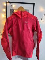 Arc'teryx jas dames rood Medium Goretex Arctyrex outdoor, Maat 38/40 (M), Overige typen, Ophalen of Verzenden, Gedragen