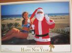 Happy New Year - kerstman aan het strand met pin up, Verzamelen, Ansichtkaarten | Themakaarten, Verzenden, 1980 tot heden, Gelopen