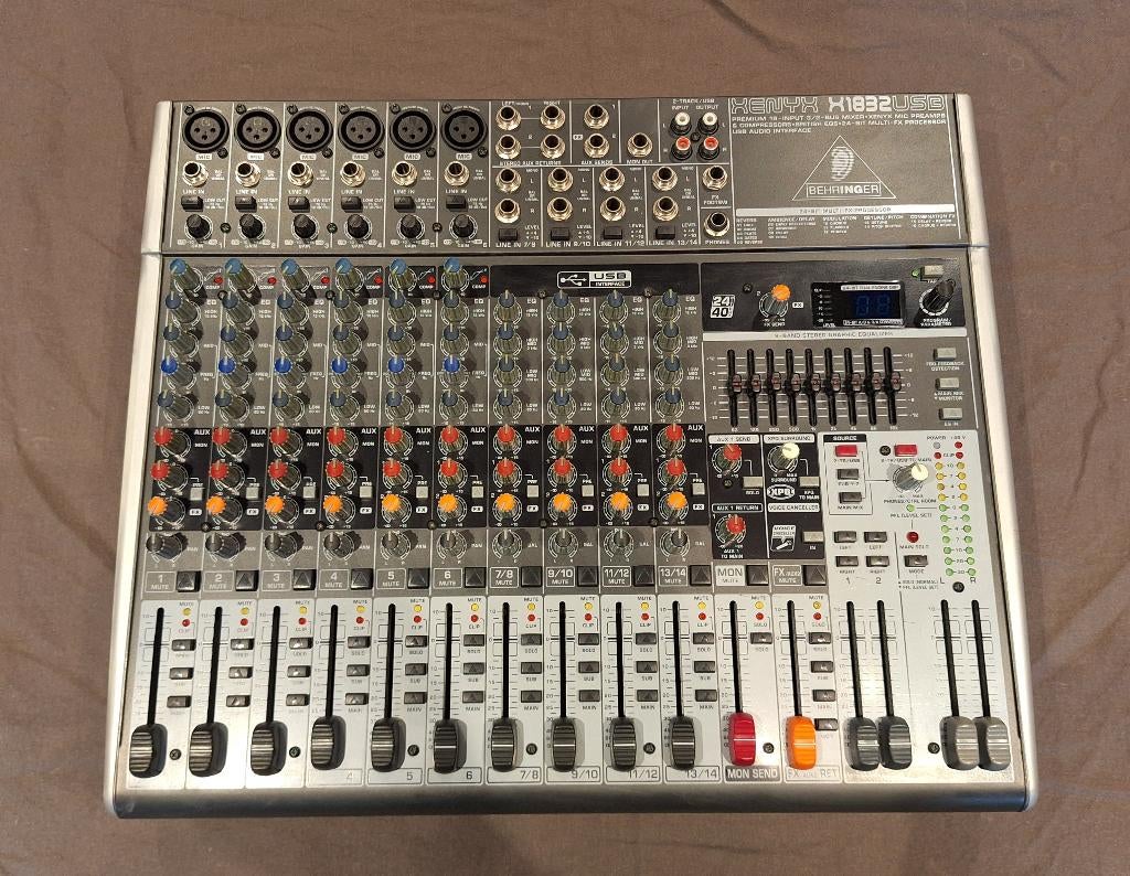 Behringer Xenyx X1832USB - Zeer nette staat - Compleet, Muziek en Instrumenten, Mengpanelen, Zo goed als nieuw, 10 tot 20 kanalen