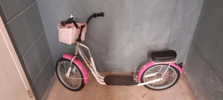 Autoped met luchtbanden, bel, rem en zitje merk Loekie, Fietsen en Brommers, Steps, Gebruikt, Kickbike, Ophalen