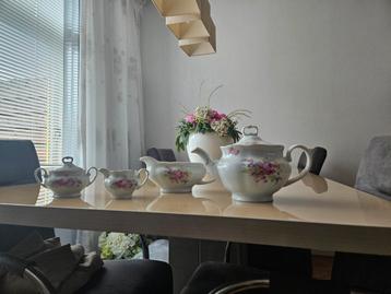 Vintage Porseleinen Theeset met Bloemmotief - 4-delig beschikbaar voor biedingen