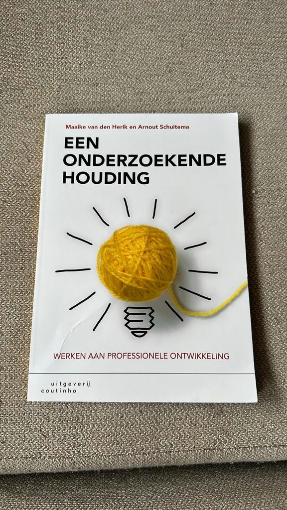 Maaike van den Herik - Een onderzoekende houding, Boeken, Schoolboeken, Zo goed als nieuw, Nederlands, Overige niveaus, Ophalen of Verzenden
