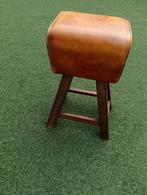 Mooie lederen krukje, barkruk, Huis en Inrichting, Barkrukken, 60 tot 90 cm, Hout, Ophalen of Verzenden, Zo goed als nieuw