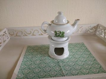 Nieuwe theepot, eenpersoons theepotje met rechaud beschikbaar voor biedingen