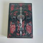 Tricia Levenseller - The Shadows Between Us, Ophalen of Verzenden, Zo goed als nieuw, Tricia Levenseller