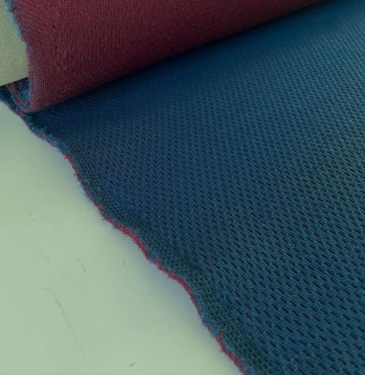 Kvadrat Febrik Plecto 874 petrol blauw + rood; meubelstof, Hobby en Vrije tijd, Stoffen en Lappen, Nieuw, Wol, 120 cm of meer
