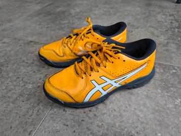 Asics kunstgras schoenen maat 37.5 beschikbaar voor biedingen