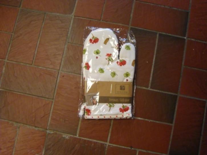 Ovenwant Jet Geranium servies, Huis en Inrichting, Keuken | Servies, Nieuw, Overige typen, Overige stijlen, Overige materialen