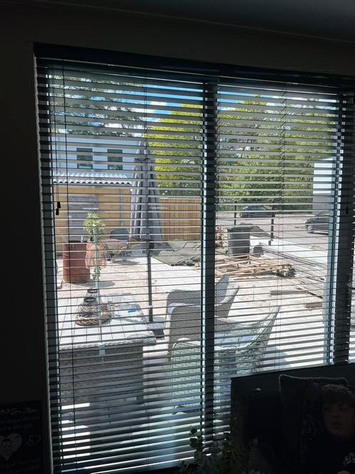 Zwarte houten luxaflex van 123 jaloezie.., Huis en Inrichting, Stoffering | Gordijnen en Lamellen, Zo goed als nieuw, Ophalen of Verzenden