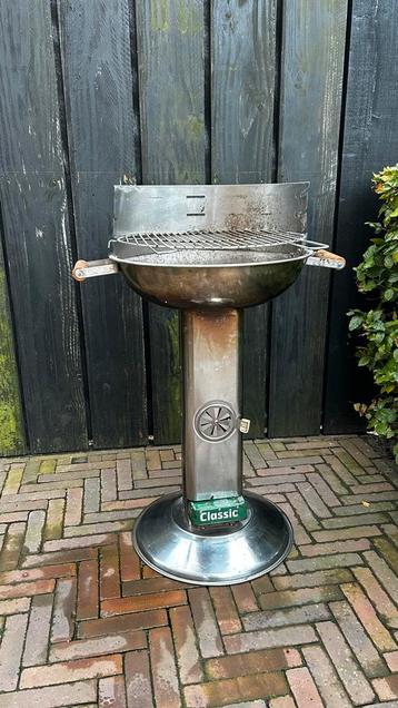 Barbeque (houtskool) op statief / poot BBQ beschikbaar voor biedingen