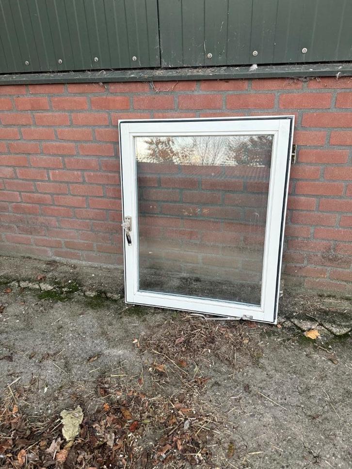 Draairaam hardhout, Doe-het-zelf en Verbouw, Kozijnen en Schuifpuien, Zo goed als nieuw, Raamkozijn, Hout, 75 tot 150 cm, 75 tot 150 cm