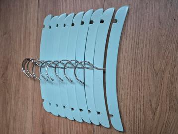 baby hangers beschikbaar voor biedingen