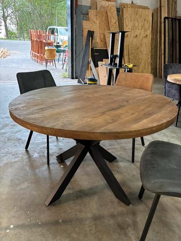 Eettafel 120 cm rond beschikbaar voor biedingen