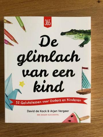 De glimlach van een kind beschikbaar voor biedingen