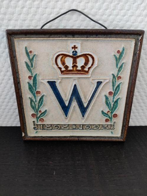 Herdenkingstegel koningin Wilhelmina 1898-1923, Antiek en Kunst, Antiek | Wandborden en Tegels, Ophalen of Verzenden