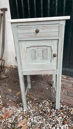 Vintage kastje met marmeren blad en koperen knoppen, Ophalen, Overige materialen, Minder dan 45 cm, Zo goed als nieuw