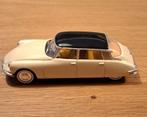 Citroën DS 19 uit 1956 Miniatuur modelauto schaal 1/43, Ophalen of Verzenden, Zo goed als nieuw, Auto, Universal Hobbies