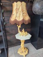 Tafeltje en lamp, Ophalen, Gebruikt, Zeer oud