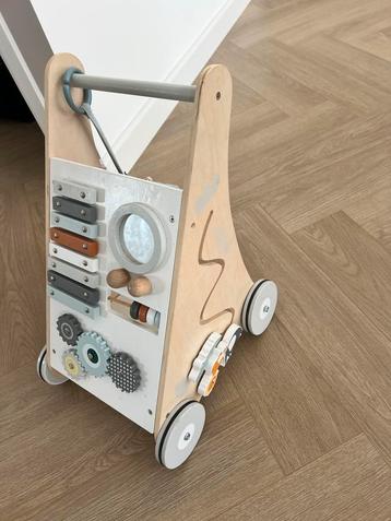 Houten Loopwagentje met Activiteitenpaneel beschikbaar voor biedingen