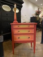 Vintage ladekastje, uniek Frans kastje incl. Kandelaar VdlM, Ophalen, Brocante oranje geel zonnig oude ondiepe kast exclusief