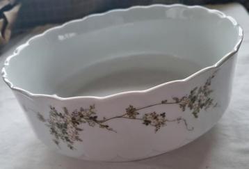 Eschenbach ronde schaal relief rand kleine witte bloemetjes beschikbaar voor biedingen