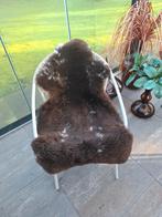 Bruin wit gevlekte schapenvacht, Huis en Inrichting, Woonaccessoires | Plaids en Woondekens, Ophalen of Verzenden, Nieuw
