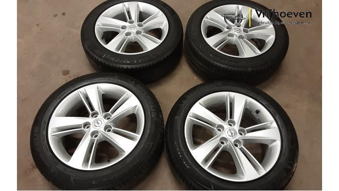 Velgen set + banden van een Opel Grandland X (Grandland X 17, Auto-onderdelen, Banden en Velgen, Personenwagen, Gebruikt, 3 maanden garantie