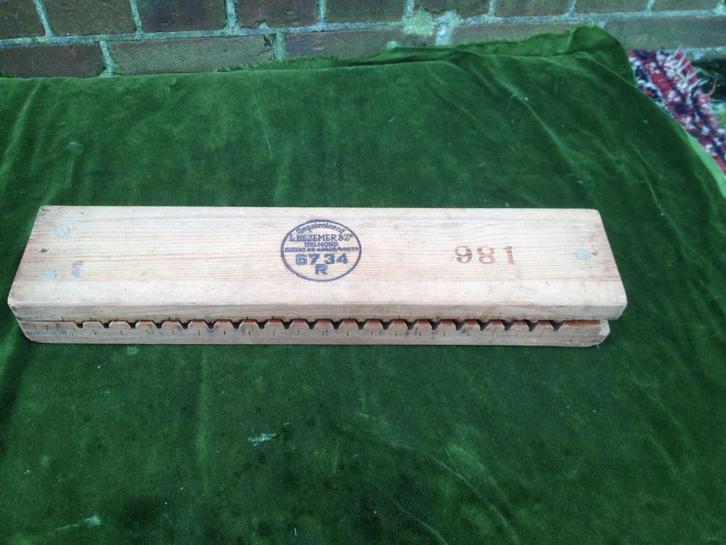 Antieke houten sigarenplank., Verzamelen, Rookartikelen, Aanstekers en Luciferdoosjes, Gebruikt, Tabaksdoos of Verpakking, Verzenden